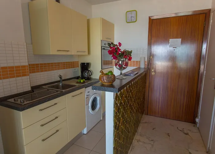 Face Avec Terrasse, Proche Plages Et Centre, Wifi Gratuit - Fr-1-196-216 Apartment *